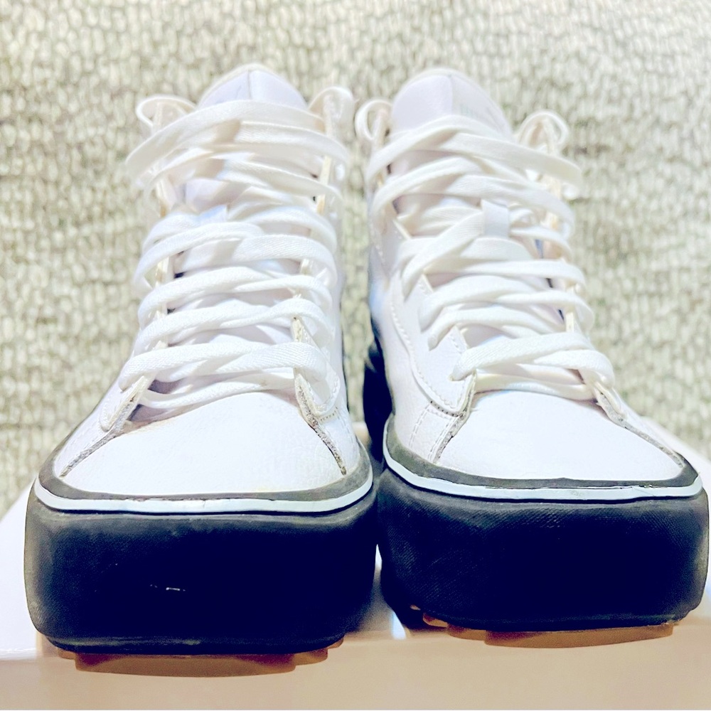 Woman’s Puma Platforms - Picture 3 of 12
